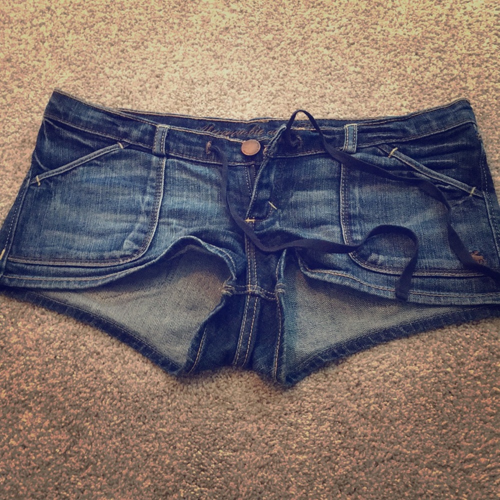 Abercrombie & Fitch short denim shorts in excellent used condition